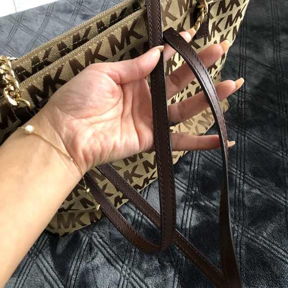 MK Shoulder Bag - Picture 4 of 8